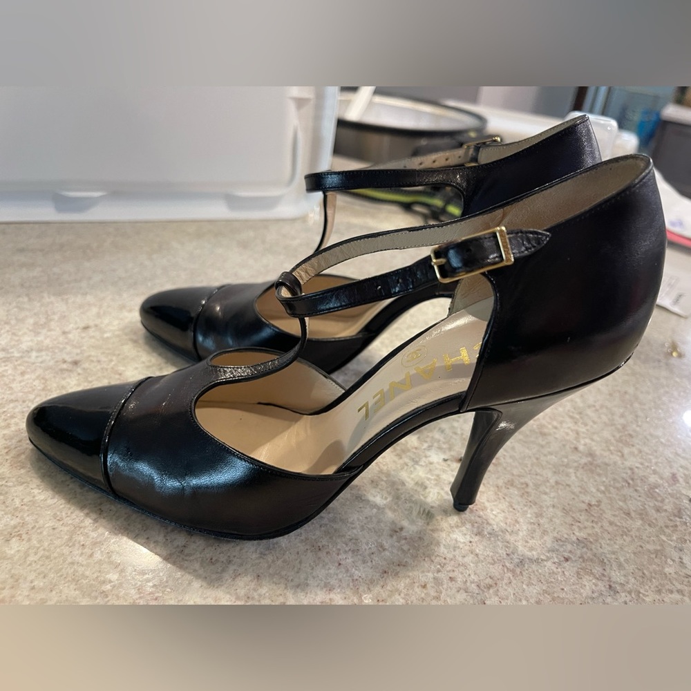 Chanel vintage calfskin t-strap heels - Picture 2 of 3